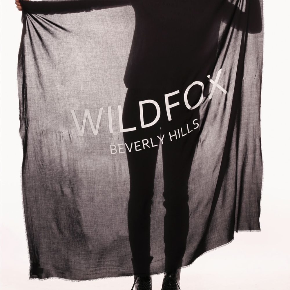 NWT Wildfox black & white large blanket scarf/wrap (A)
